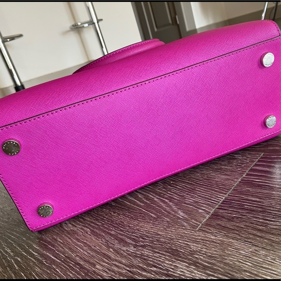 **SOLD** Large Magenta Michael Kors Selma Handbag - Picture 7 of 8